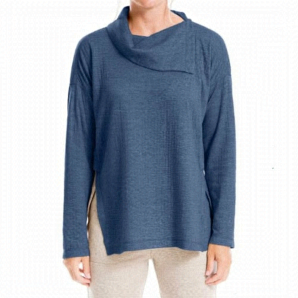 MAX Studio BNWOT Split Neck Blue Top New Pullover